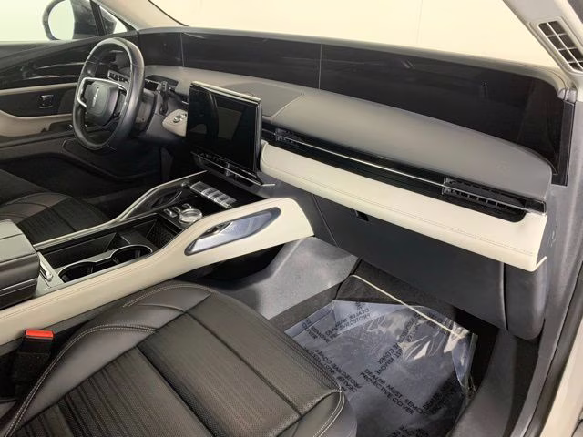 2024 White Platinum Metallic Tri-Coat Lincoln Nautilus Reserve AWD SUV