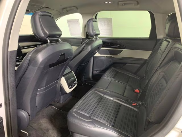 2024 White Platinum Metallic Tri-Coat Lincoln Nautilus Reserve AWD SUV