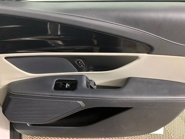 2024 White Platinum Metallic Tri-Coat Lincoln Nautilus Reserve AWD SUV