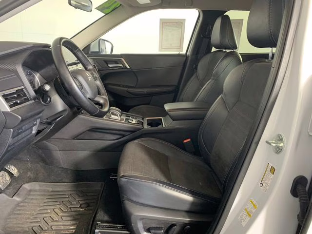 2024 White Diamond Mitsubishi Outlander SE AWD SUV