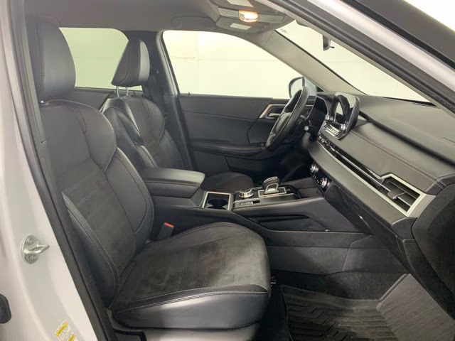 2024 White Diamond Mitsubishi Outlander SE AWD SUV