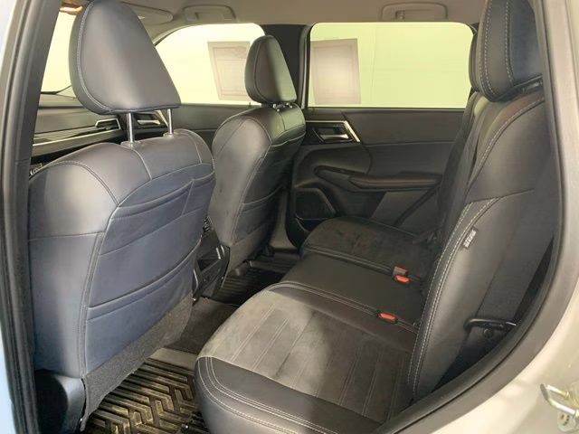 2024 White Diamond Mitsubishi Outlander SE AWD SUV