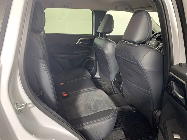 2024 White Diamond Mitsubishi Outlander SE AWD SUV