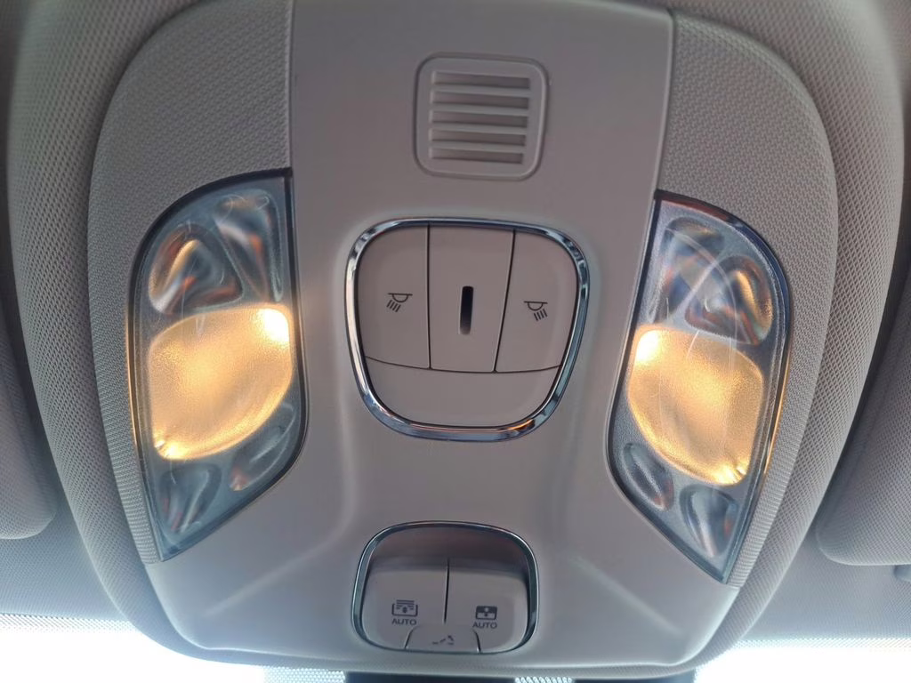 2021 White Clearcoat Jeep Compass Altitude w/Driver Assistance & Sun & Sound Pkg 4X4 SUV