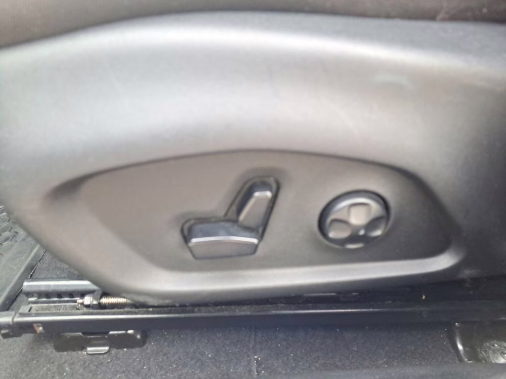 2021 White Clearcoat Jeep Compass Altitude w/Driver Assistance & Sun & Sound Pkg 4X4 SUV