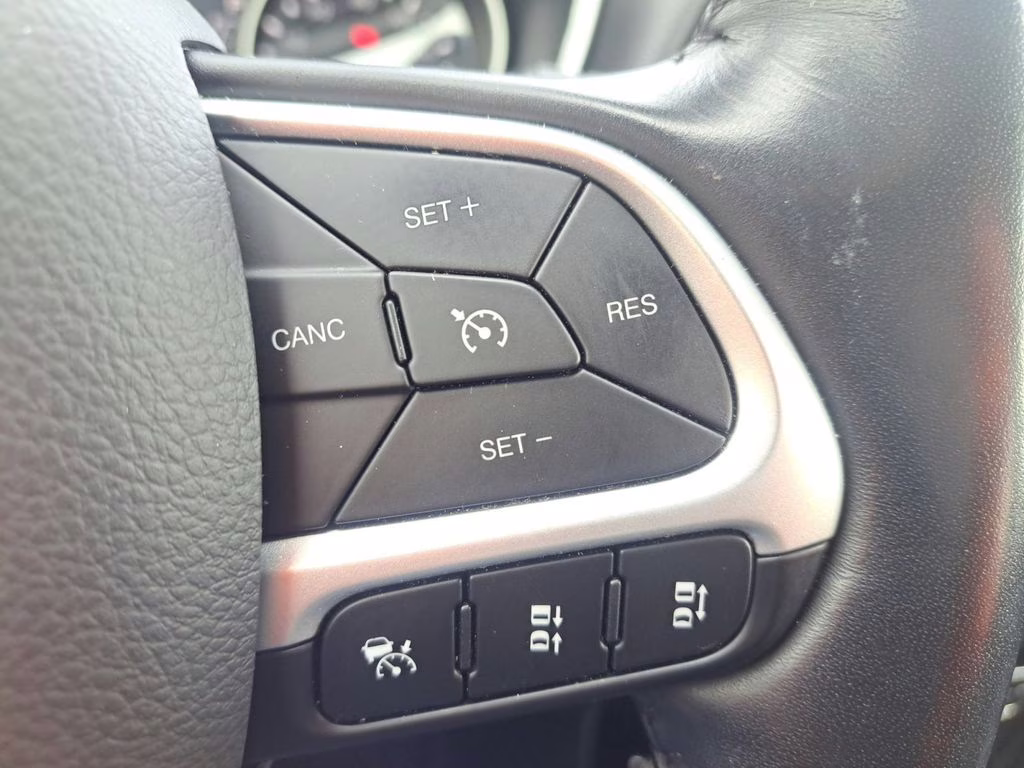 2021 White Clearcoat Jeep Compass Altitude w/Driver Assistance & Sun & Sound Pkg 4X4 SUV