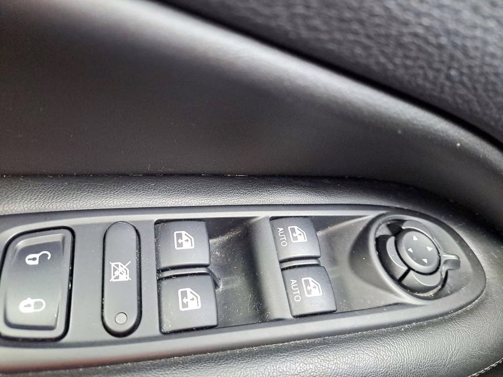 2021 White Clearcoat Jeep Compass Altitude w/Driver Assistance & Sun & Sound Pkg 4X4 SUV