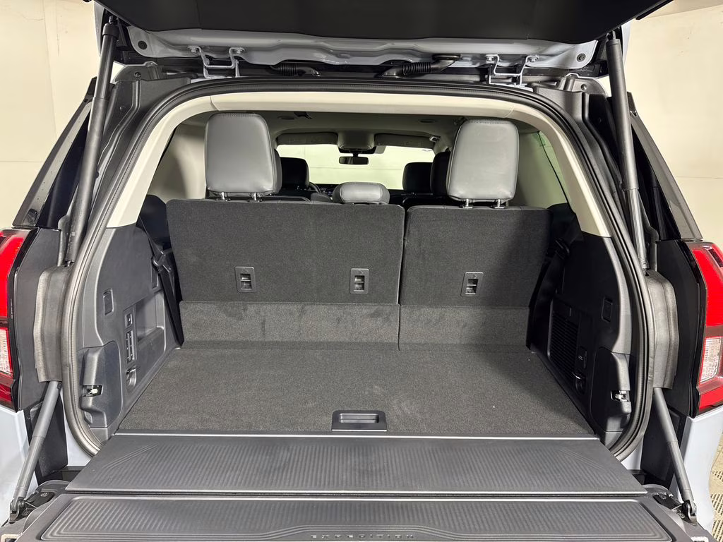 2026 Glacier Gray Metallic Tri-Coat Ford Expedition Active RWD SUV