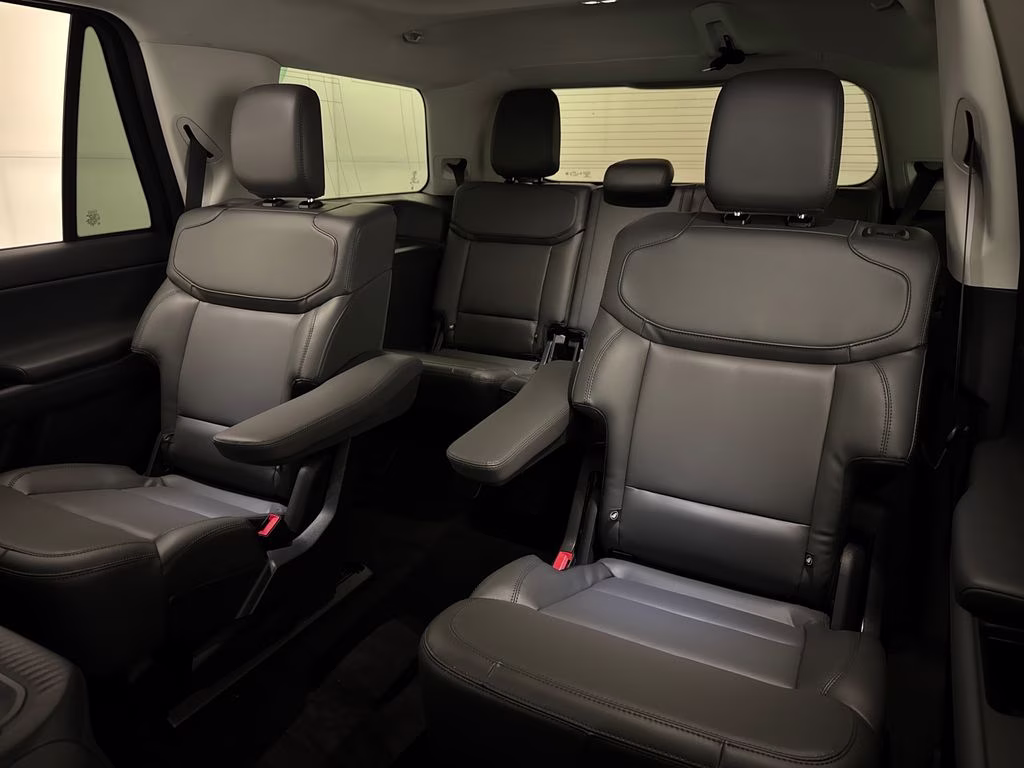 2026 Glacier Gray Metallic Tri-Coat Ford Expedition Active RWD SUV
