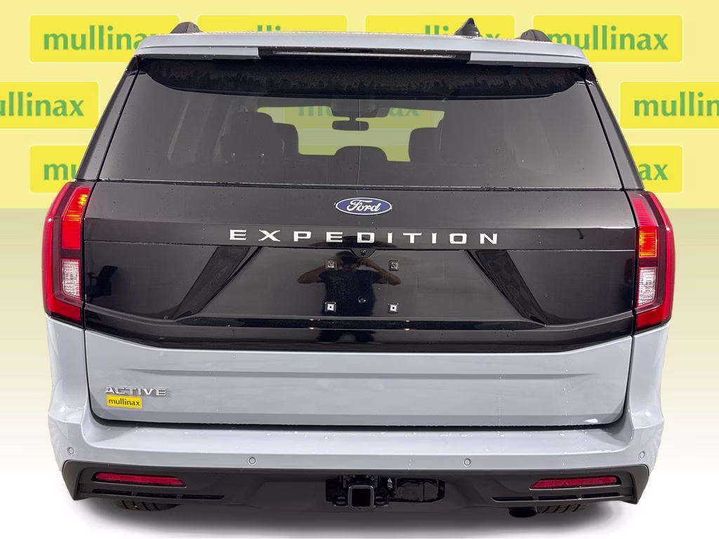 2026 Glacier Gray Metallic Tri-Coat Ford Expedition Active RWD SUV