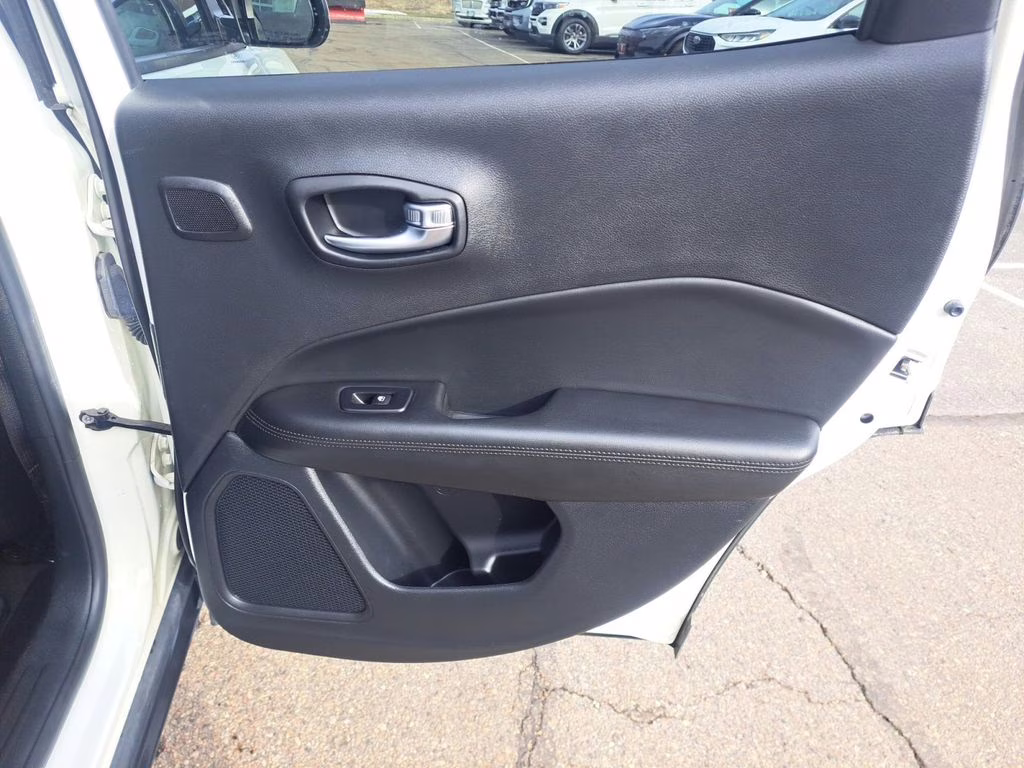 2021 White Clearcoat Jeep Compass Altitude w/Driver Assistance & Sun & Sound Pkg 4X4 SUV