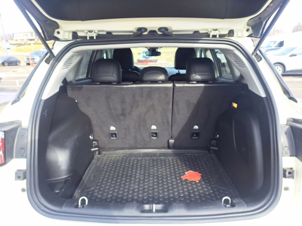 2021 White Clearcoat Jeep Compass Altitude w/Driver Assistance & Sun & Sound Pkg 4X4 SUV