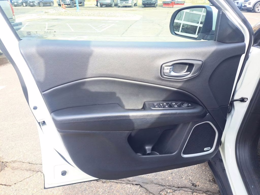 2021 White Clearcoat Jeep Compass Altitude w/Driver Assistance & Sun & Sound Pkg 4X4 SUV