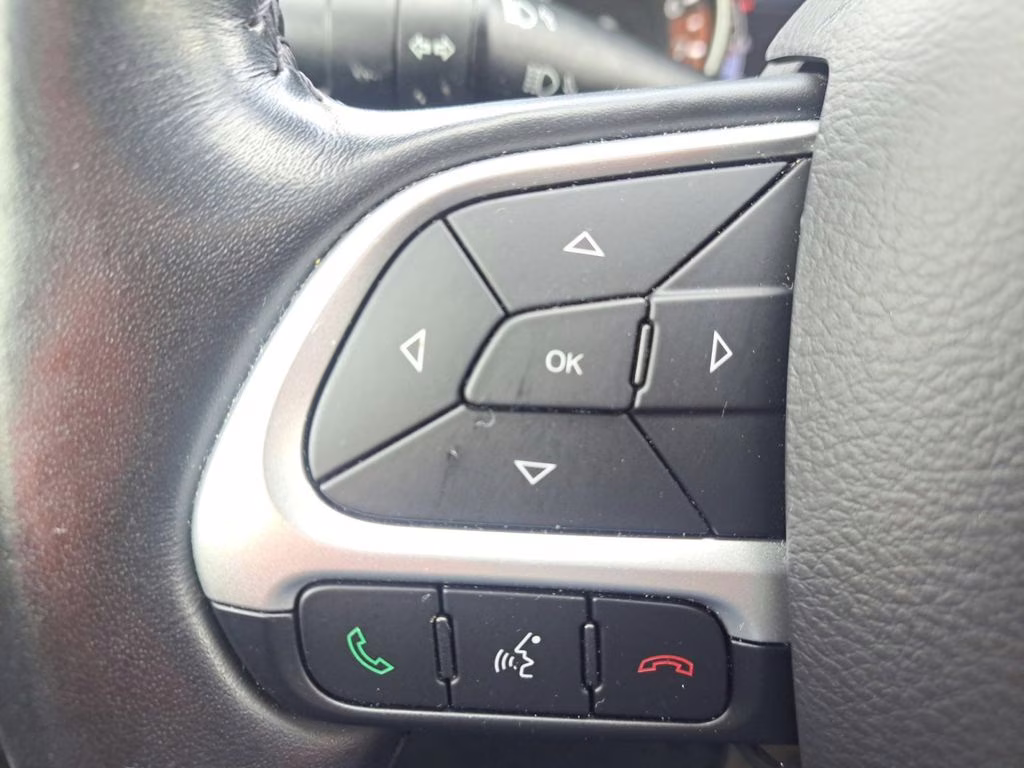 2021 White Clearcoat Jeep Compass Altitude w/Driver Assistance & Sun & Sound Pkg 4X4 SUV