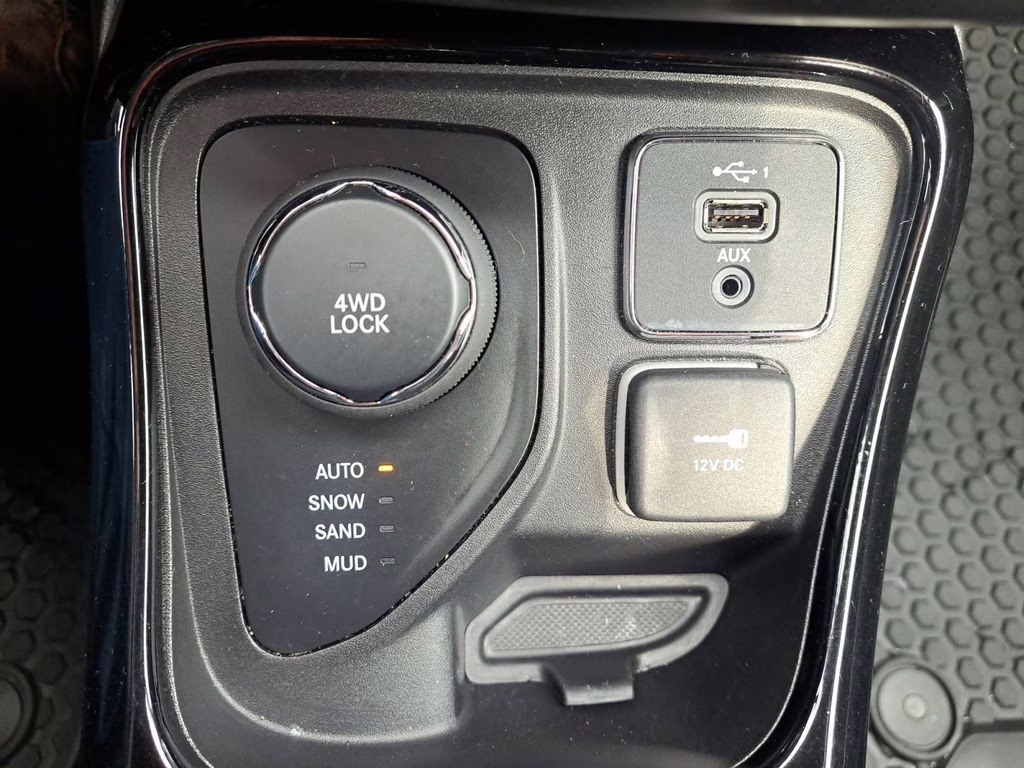 2021 White Clearcoat Jeep Compass Altitude w/Driver Assistance & Sun & Sound Pkg 4X4 SUV