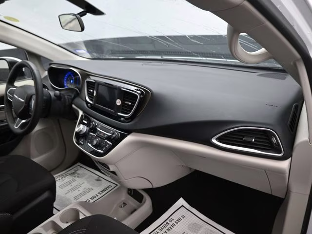 2022 Bright White Clearcoat Chrysler Voyager LX FWD Van