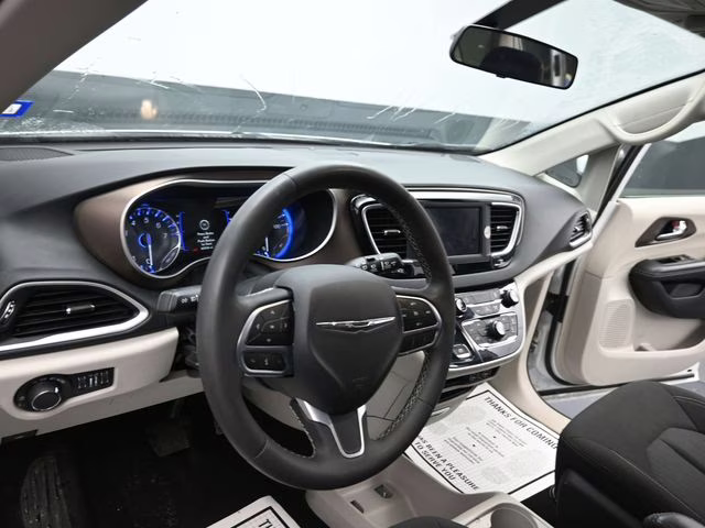 2022 Bright White Clearcoat Chrysler Voyager LX FWD Van