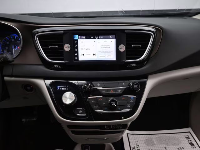 2022 Bright White Clearcoat Chrysler Voyager LX FWD Van