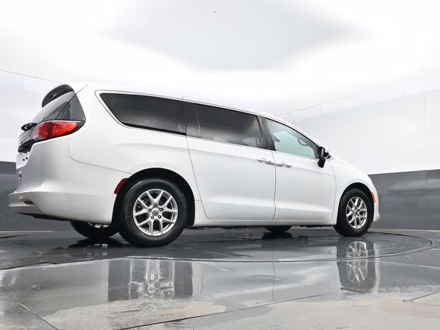 2022 Bright White Clearcoat Chrysler Voyager LX FWD Van