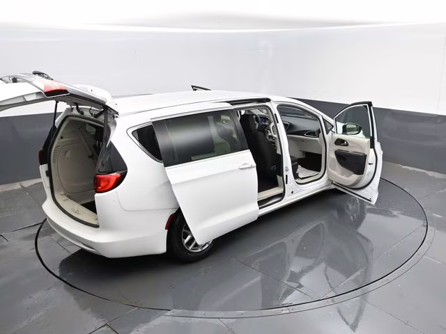 2022 Bright White Clearcoat Chrysler Voyager LX FWD Van
