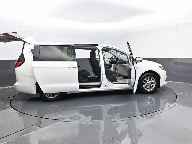 2022 Bright White Clearcoat Chrysler Voyager LX FWD Van