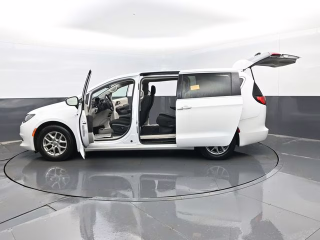 2022 Bright White Clearcoat Chrysler Voyager LX FWD Van