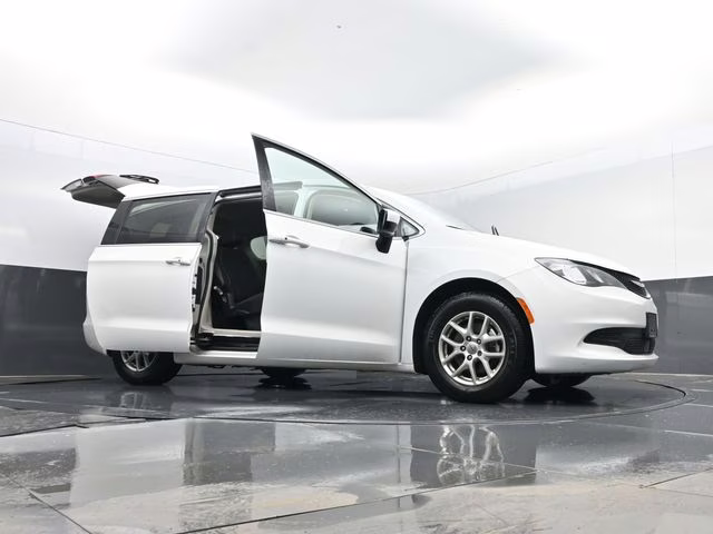 2022 Bright White Clearcoat Chrysler Voyager LX FWD Van