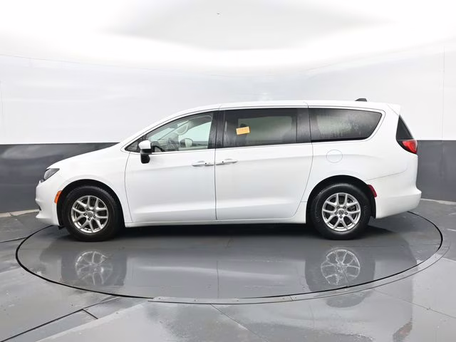 2022 Bright White Clearcoat Chrysler Voyager LX FWD Van