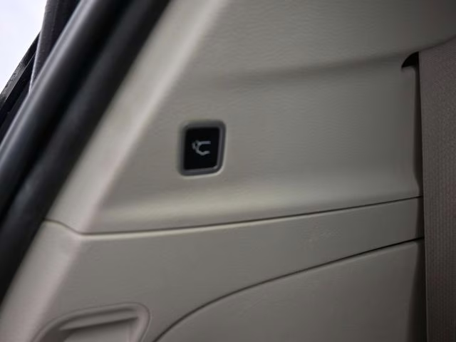 2022 Bright White Clearcoat Chrysler Voyager LX FWD Van