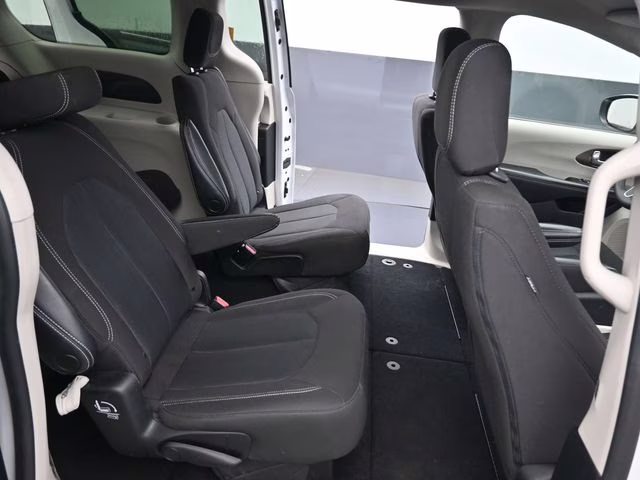 2022 Bright White Clearcoat Chrysler Voyager LX FWD Van