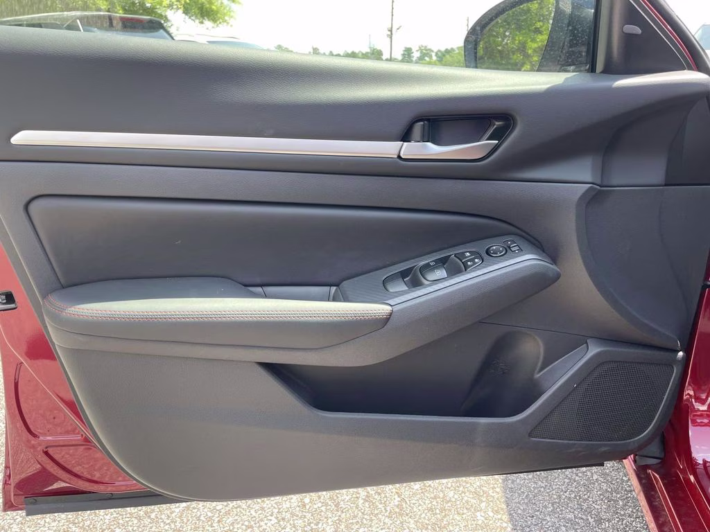 2026 Scarlet Ember Tintcoat Nissan Altima 2.5 SR FWD Sedan