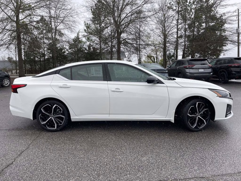 2026 Pearl White Tricoat Nissan Altima 2.5 SR FWD Sedan