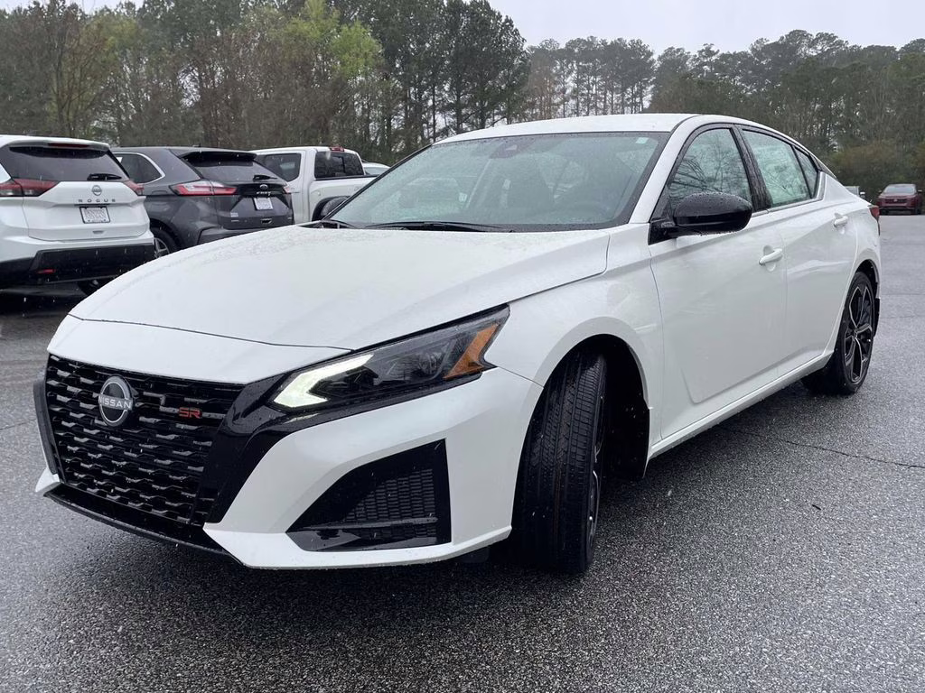 2026 Pearl White Tricoat Nissan Altima 2.5 SR FWD Sedan