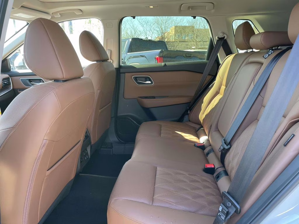 2026 Everest White Pearl Tricoat Nissan Rogue Platinum AWD SUV