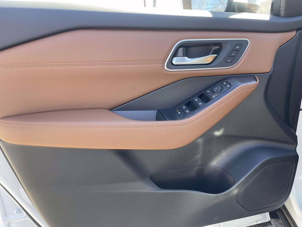 2026 Everest White Pearl Tricoat Nissan Rogue Platinum AWD SUV