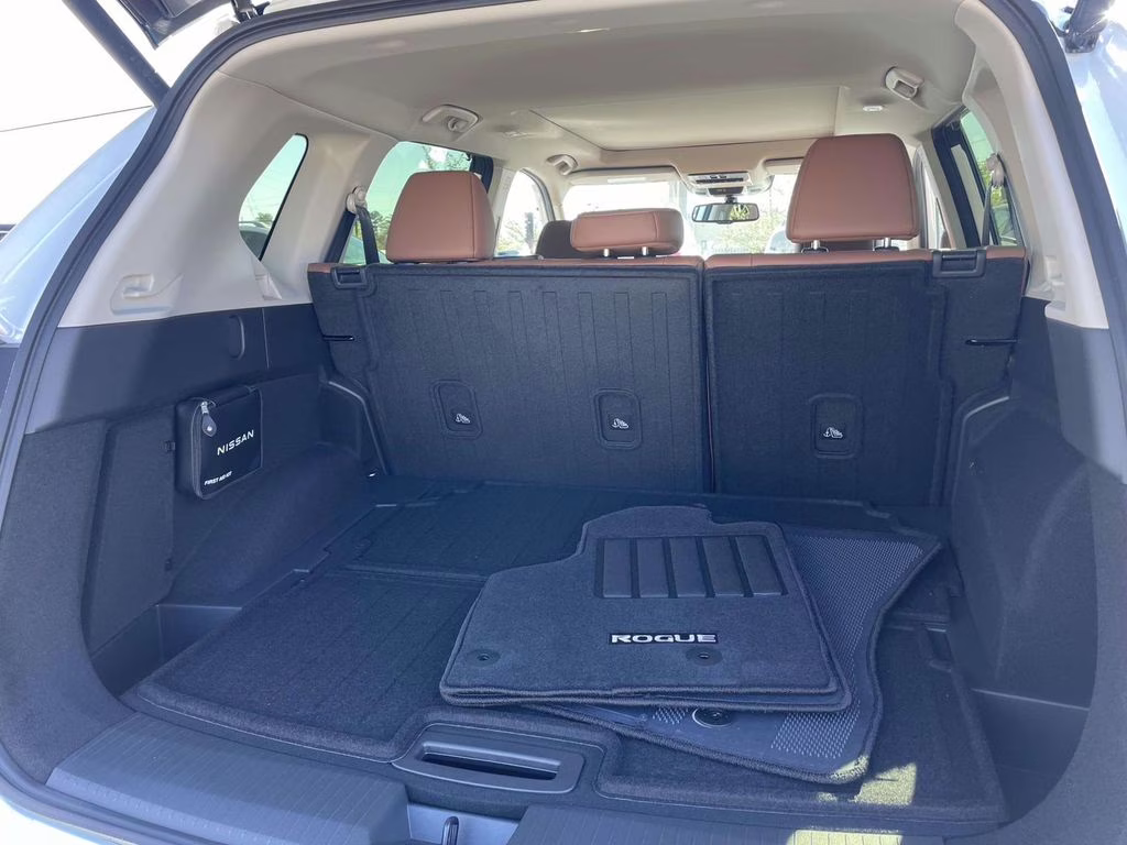 2026 Everest White Pearl Tricoat Nissan Rogue Platinum AWD SUV