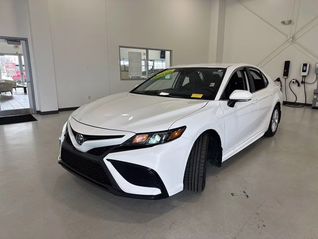 2024 Ice Cap Toyota Camry SE FWD Sedan