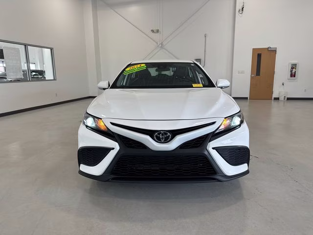 2024 Ice Cap Toyota Camry SE FWD Sedan