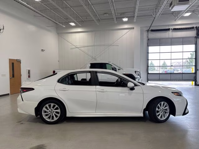 2024 Ice Cap Toyota Camry SE FWD Sedan