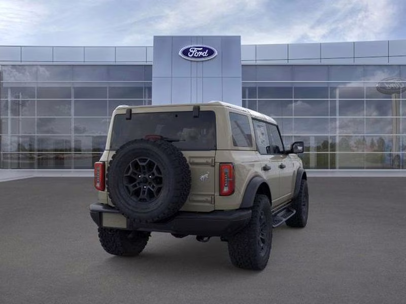 2026 Desert Sand Ford Bronco Badlands 4X4 SUV