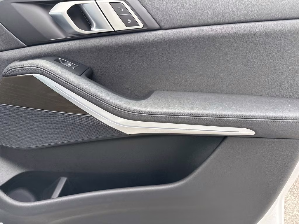 2022 Mineral White Metallic BMW X5 sDrive40i RWD SUV