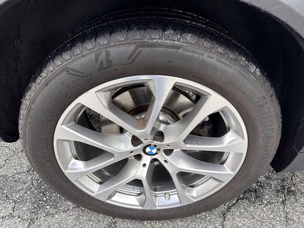 2022 Mineral White Metallic BMW X5 sDrive40i RWD SUV