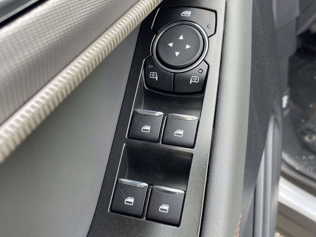 2026 Space White Metallic Ford Explorer Active RWD SUV