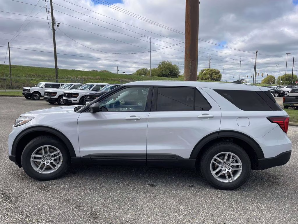 2026 Space White Metallic Ford Explorer Active RWD SUV