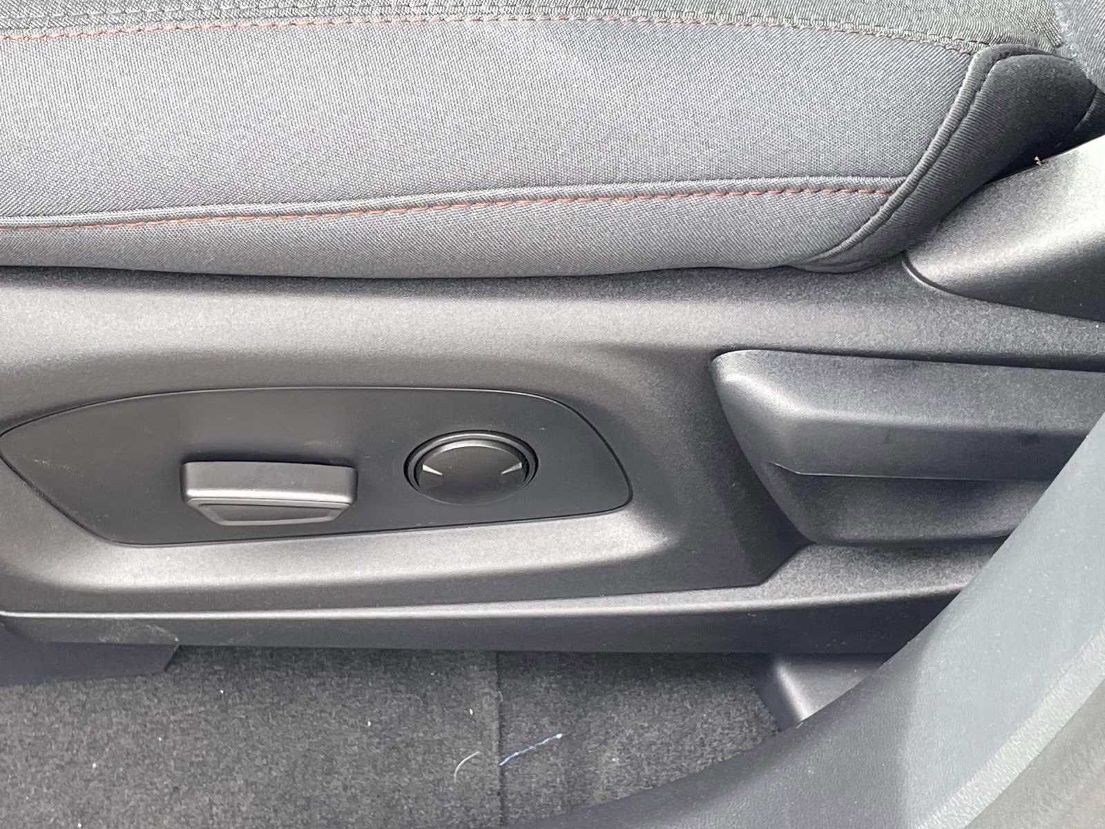 2026 Space White Metallic Ford Explorer Active RWD SUV