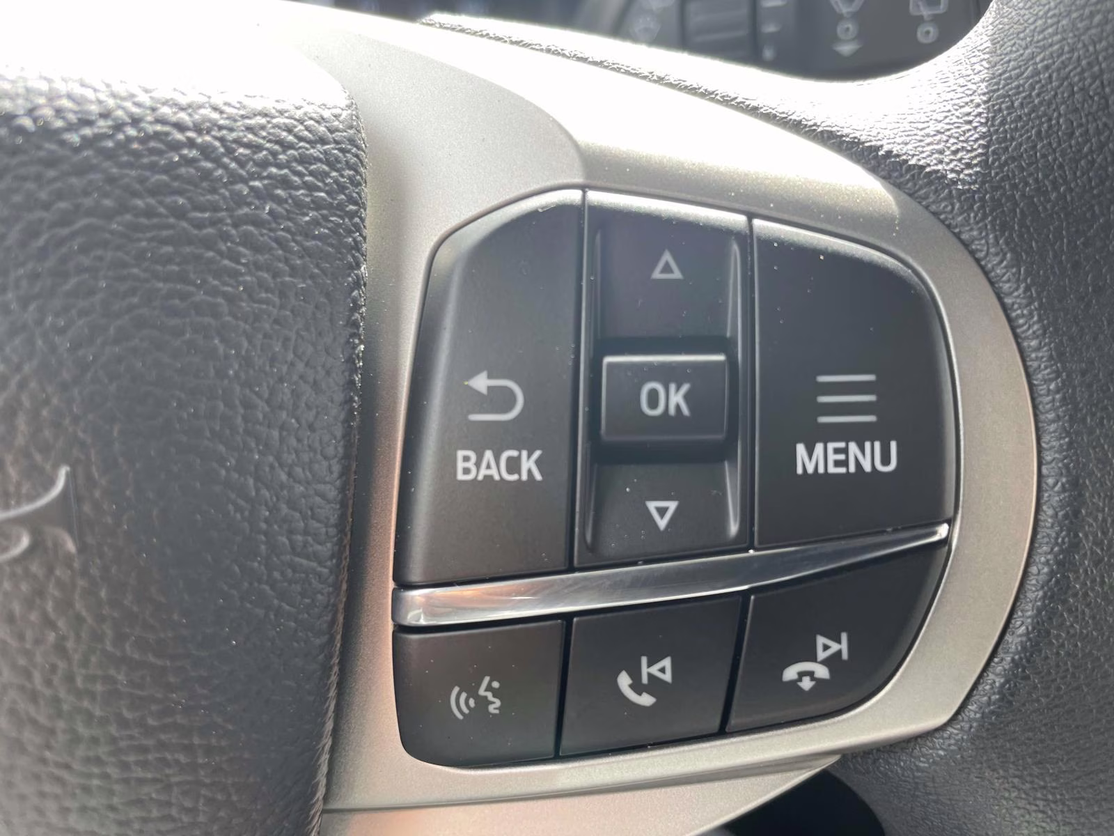 2026 Space White Metallic Ford Explorer Active RWD SUV