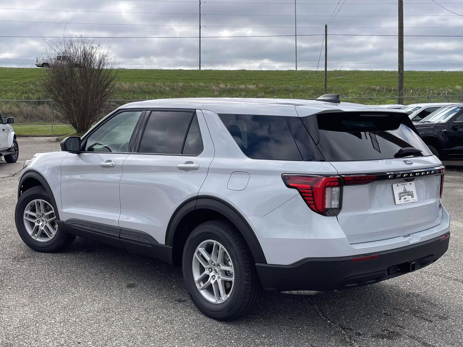 2026 Space White Metallic Ford Explorer Active RWD SUV
