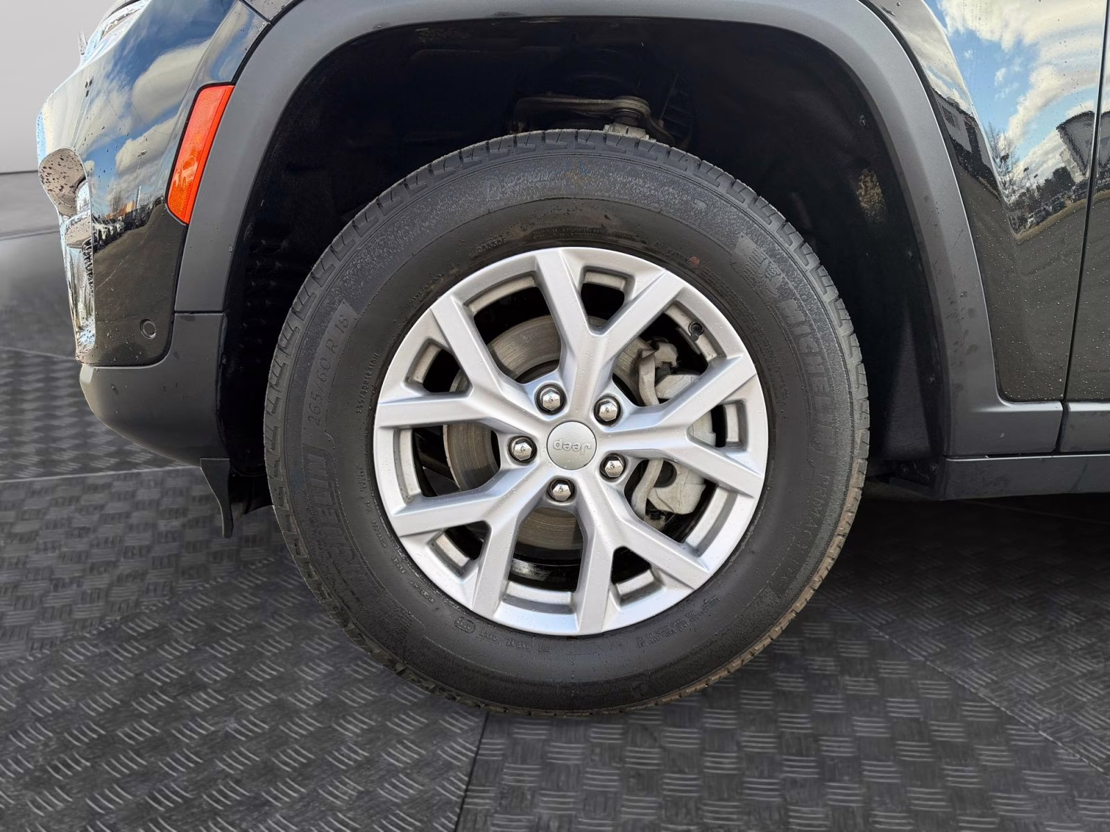 2022 Diamond Black Crystal Pearlcoat Jeep Grand Cherokee Limited 4X4 SUV