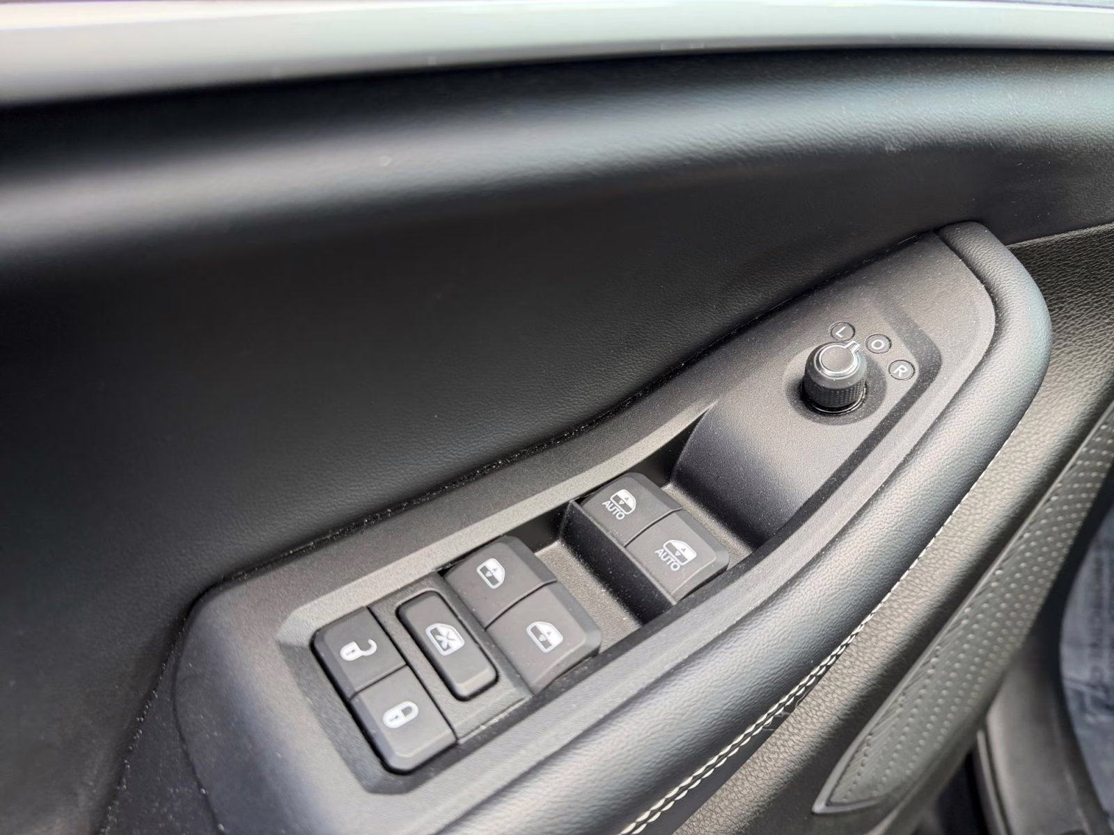 2022 Diamond Black Crystal Pearlcoat Jeep Grand Cherokee Limited 4X4 SUV