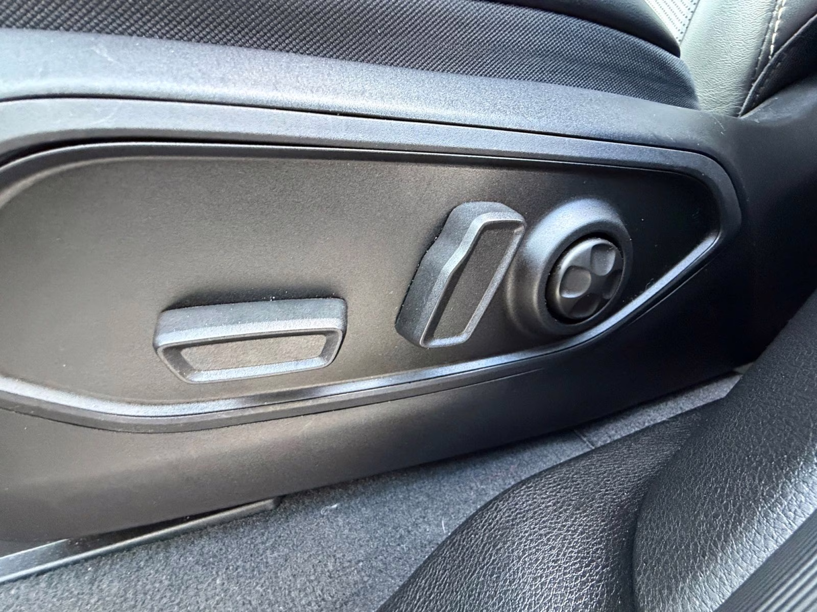 2022 Diamond Black Crystal Pearlcoat Jeep Grand Cherokee Limited 4X4 SUV